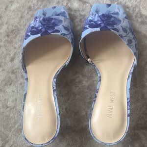 Nine West Blue and Purple Floral Kitten Heels - Size 8